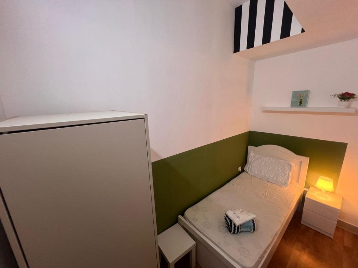 Alloggio in famiglia Bachelor Partition In Tecom Near Internet Metro *