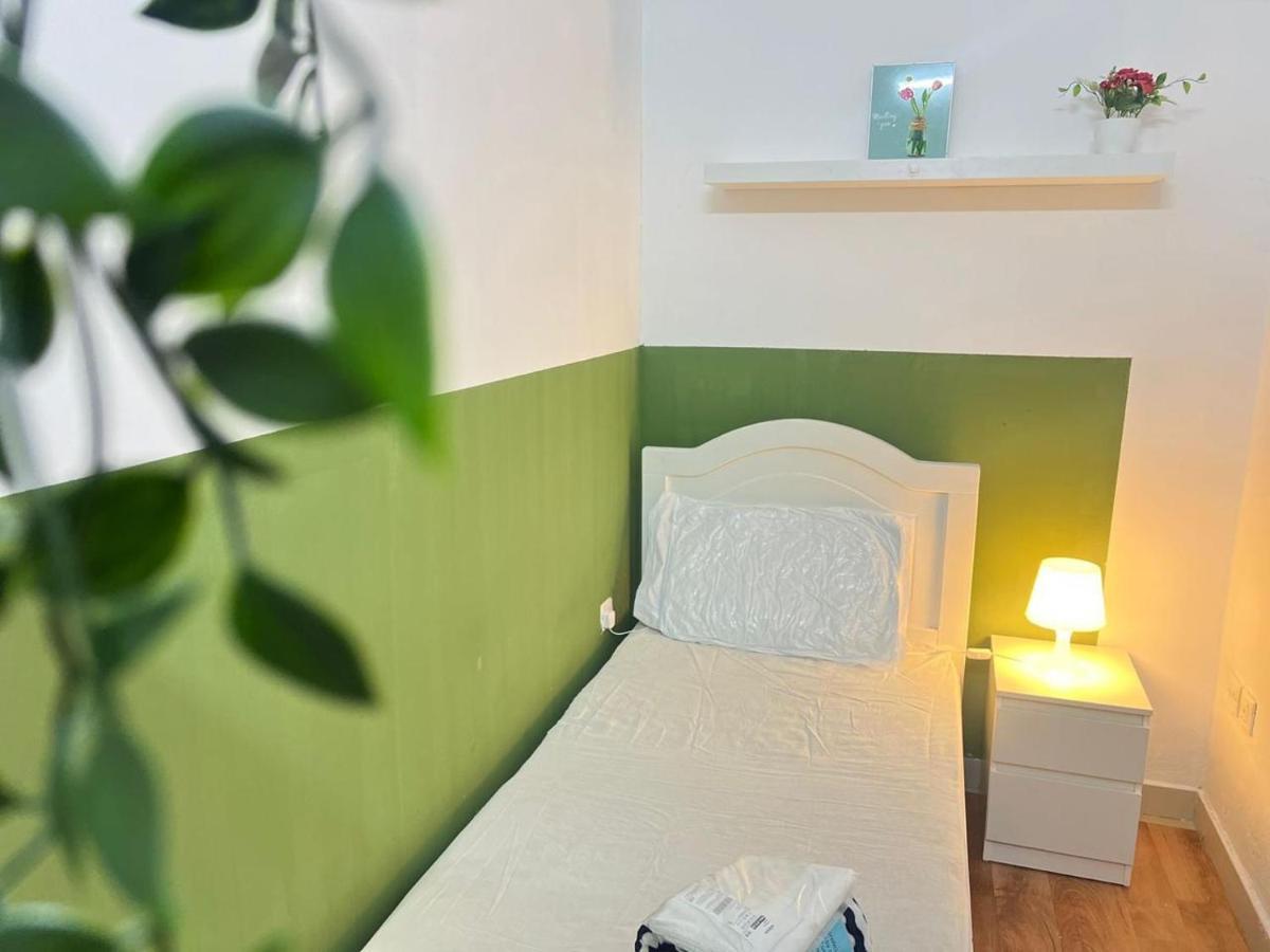 Alloggio in famiglia Bachelor Partition In Tecom Near Internet Metro *